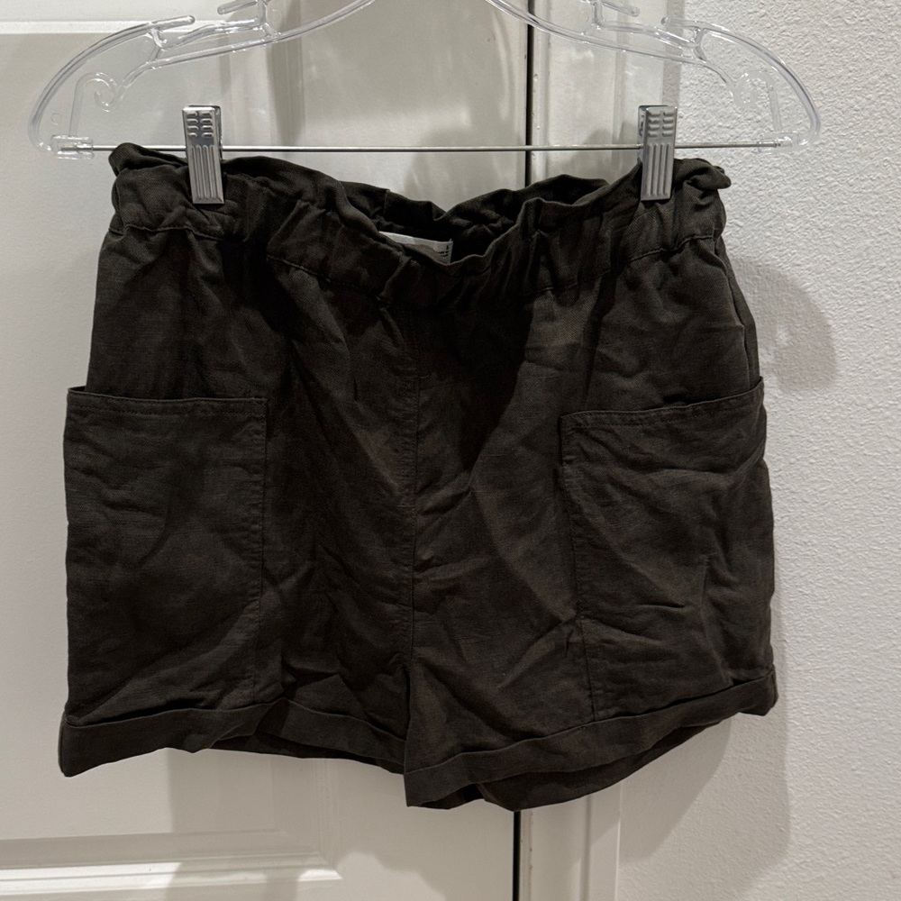 Wilfred by Aritzia Women's olive green Casual Shorts